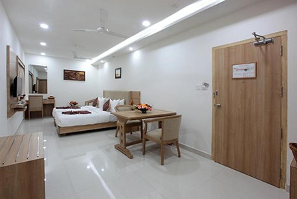 Hotel Anjali Park Kottayam Buitenkant foto