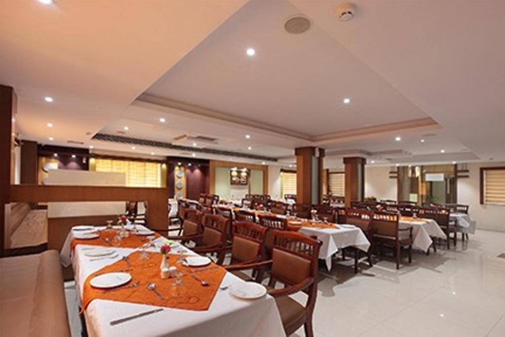 Hotel Anjali Park Kottayam Buitenkant foto